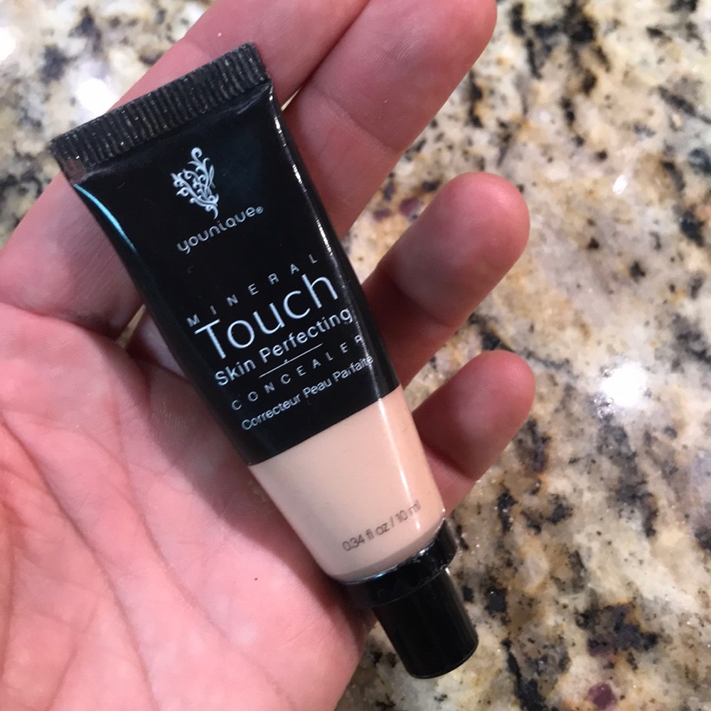 Younique Concealer Scarlet